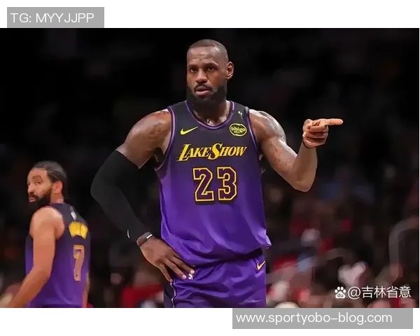 詹姆斯强调灵活调整打法是球员适应球队的重要生存智慧 詹姆斯强调灵活调整打法是球员适应球队的重要生存智慧